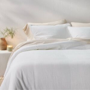 NWT Casaluna Heavyweight Linen Blend King Size Comforter & Pillow Sham Set White